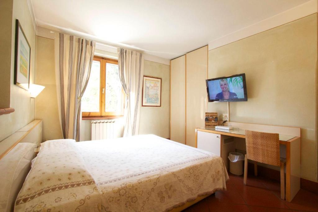La Bussola Da Gino Hotel Куарата Стая снимка